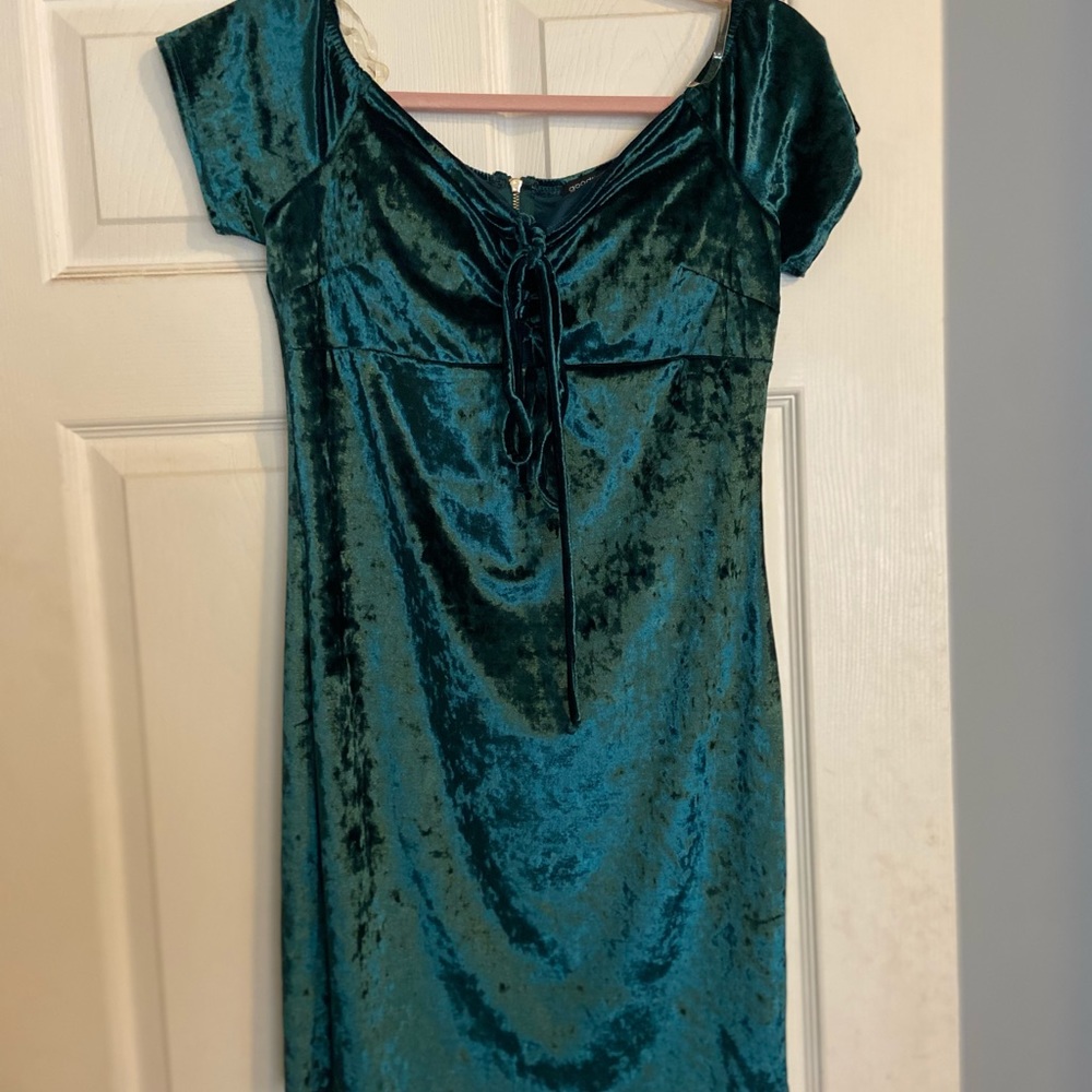 Velvet green bodycon dress